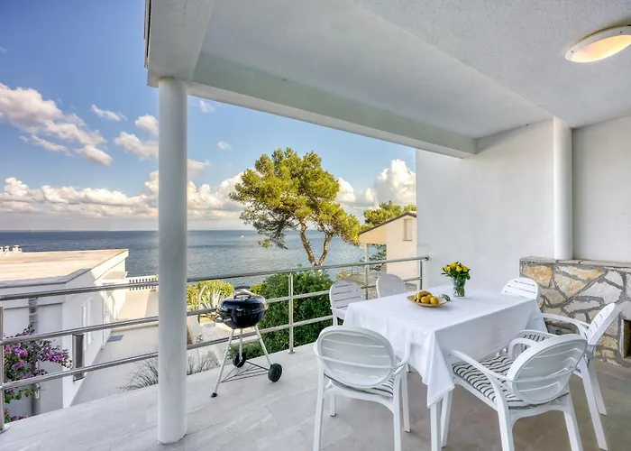 Valdarke Seaside Apartment - Happy Rentals